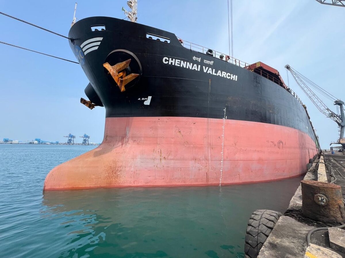 Ship operations at port